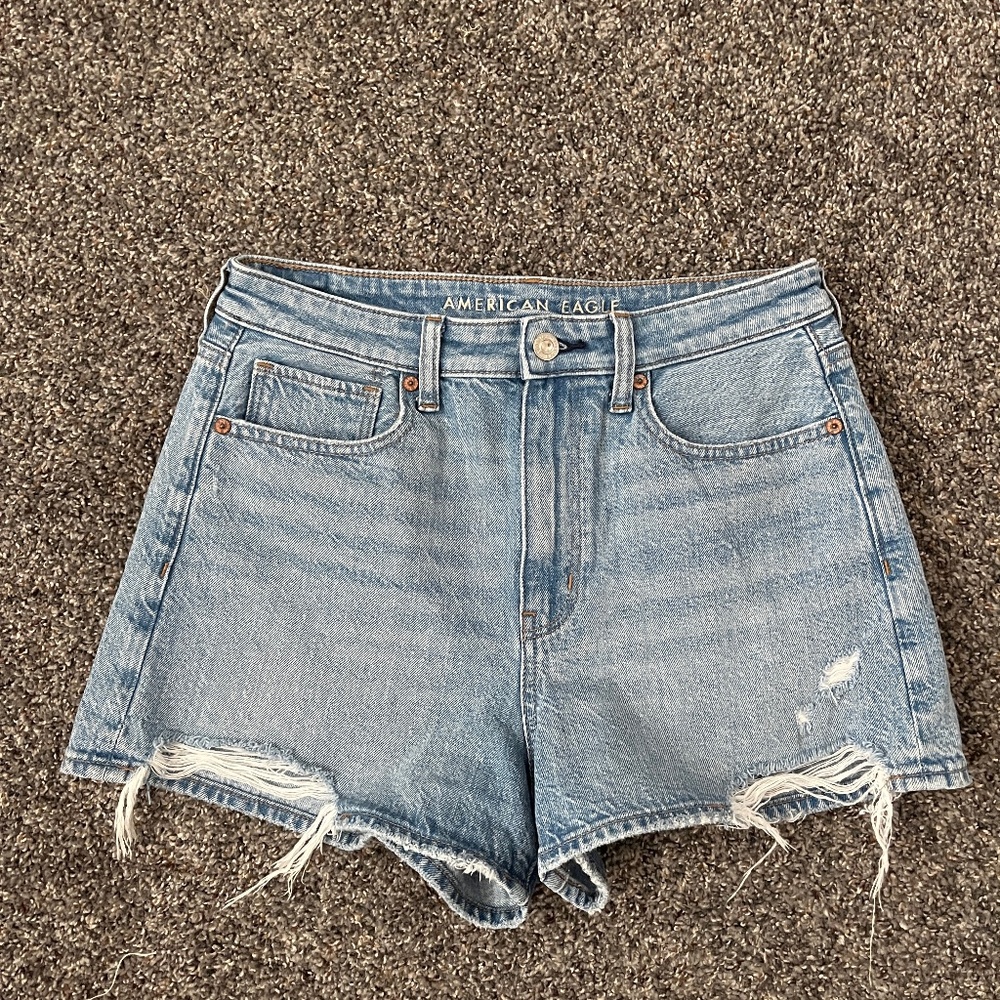 American Eagle mom short 6
